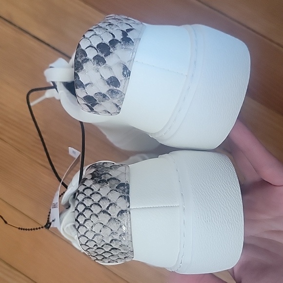 Express Sneakers - Picture 7 of 9